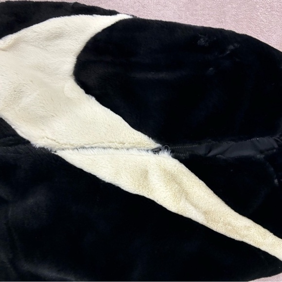 Nike Womens Oversized Fur Swoosh
Logo Jacket Size Small Black
Fossil New - Picture 4 of 7